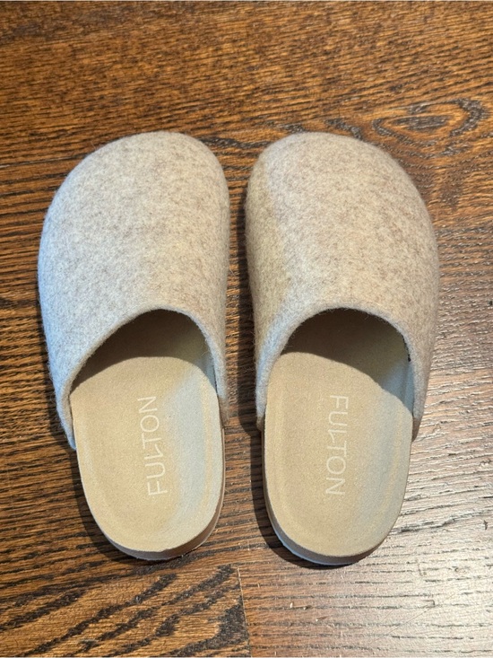 Fulton Shoes - Fulton “The House Shoe” Wool Felt Slip-On Slippers in Beige – Women’s Size 5